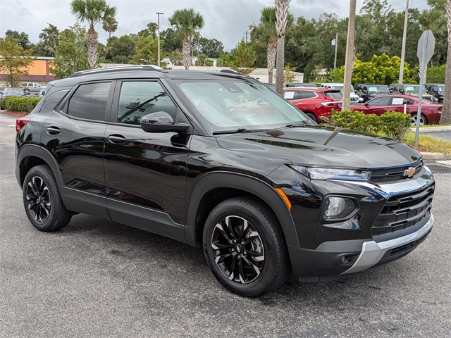 2023 Chevrolet Trailblazer LT photo 2