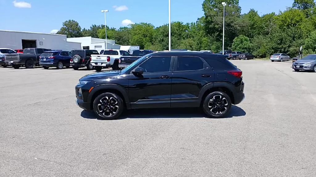 2022 Chevrolet Trailblazer LT photo 2