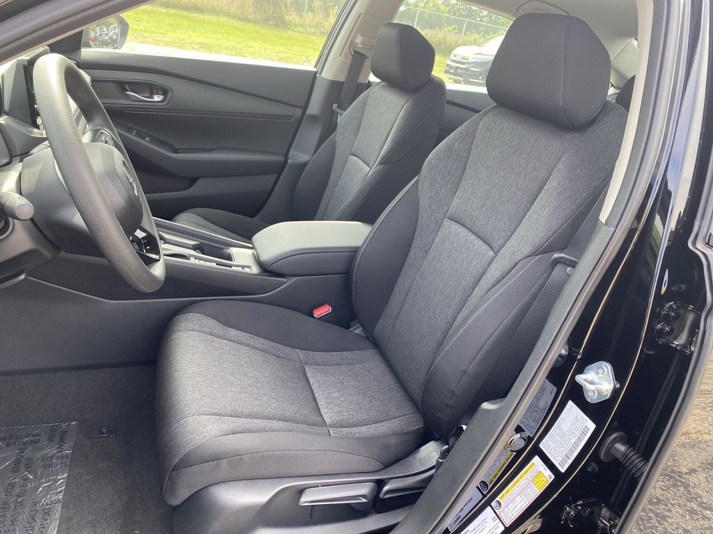 2025 Honda Accord LX photo 4