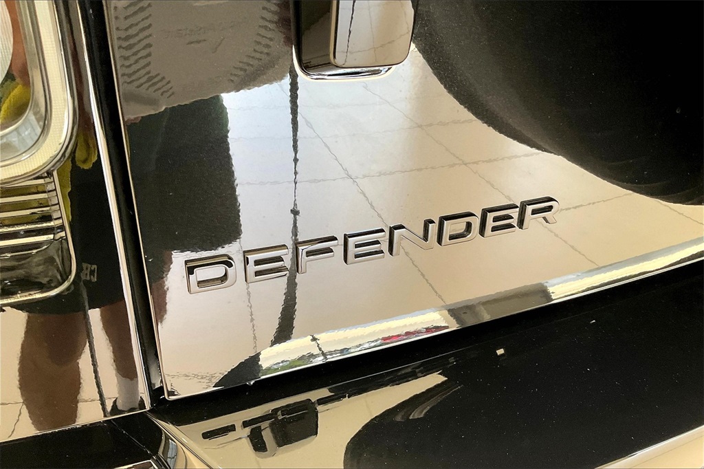 2025 Land Rover Defender 110 X photo 12