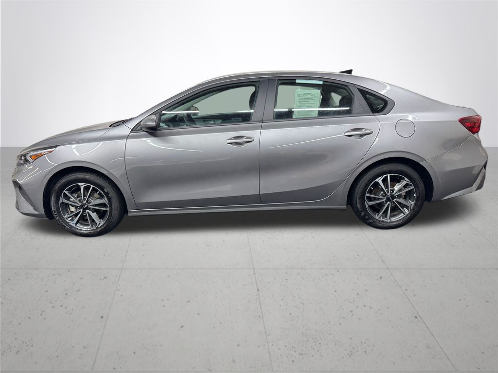 2024 Kia Forte LXS photo 3