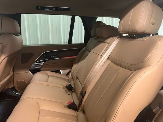 2025 Land Rover Range Rover SE photo 8