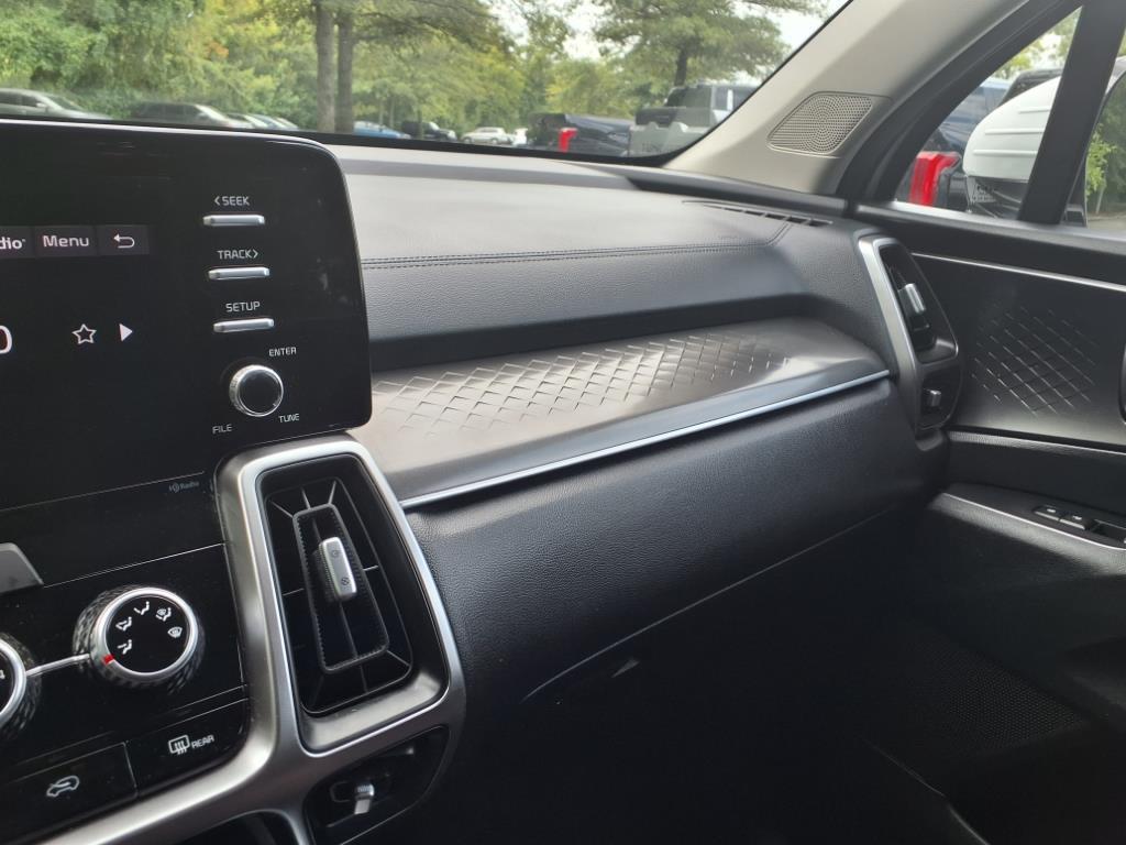 2022 Kia Sorento LX photo 22