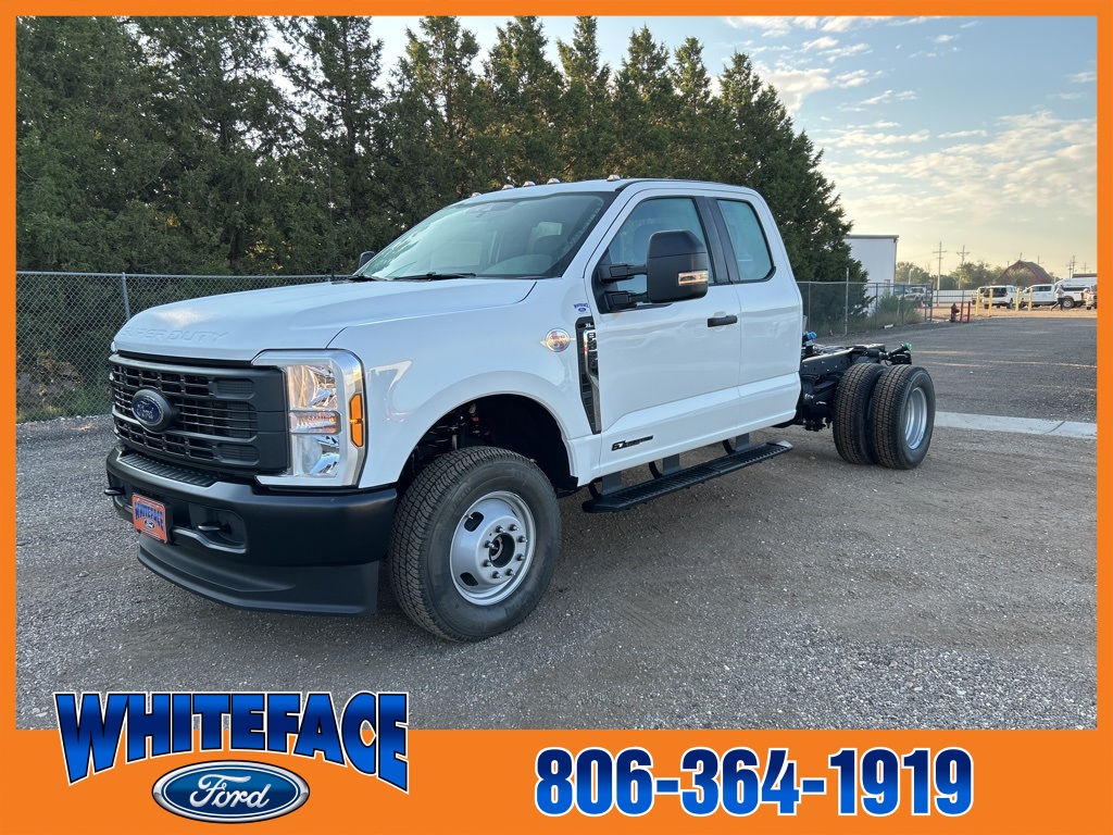2026 Ford F-350 Super Duty Chassis Cab XL's photo