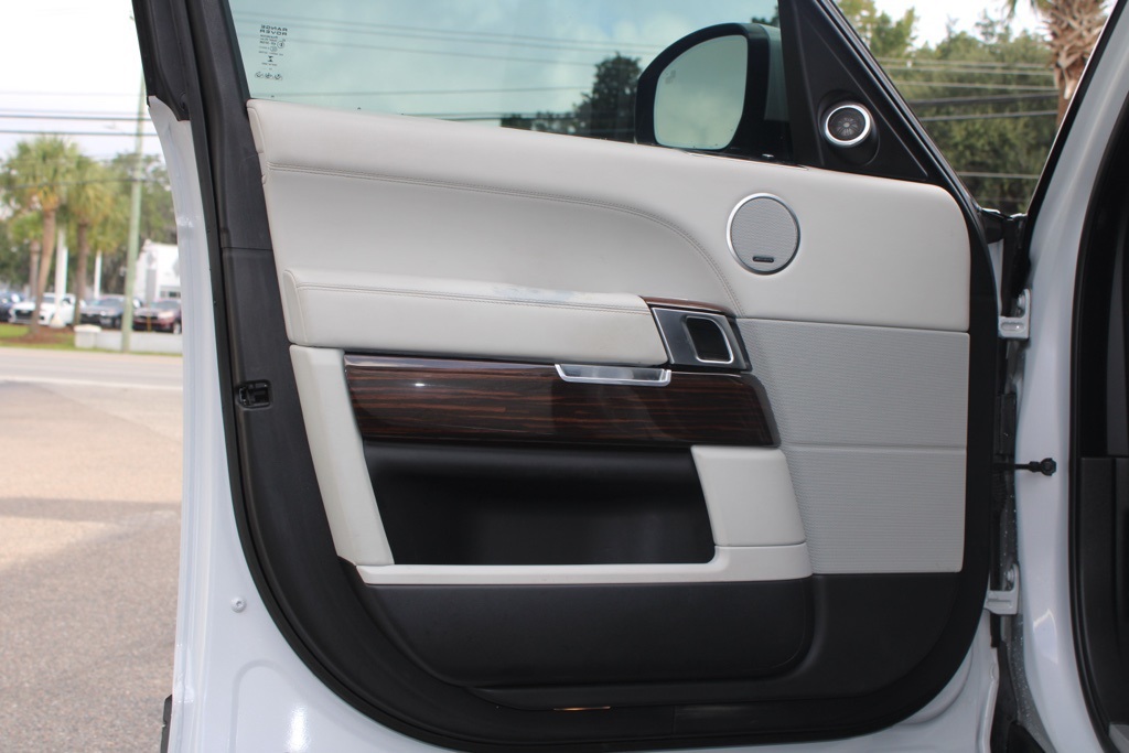 2016 Land Rover Range Rover HSE photo 11