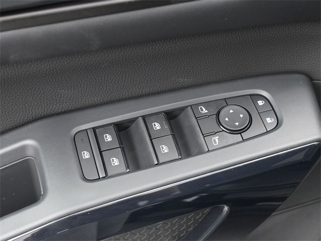 2025 Nissan Pathfinder S photo 13