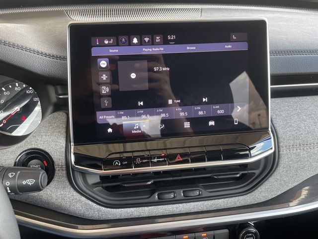 2024 Jeep Compass Latitude Lux photo 10