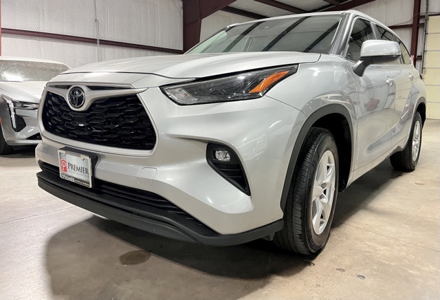 2024 Toyota Highlander LE photo 5