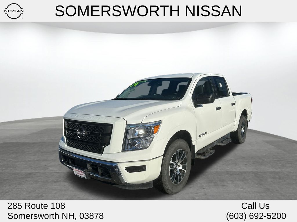 2024 Nissan Titan SV's photo