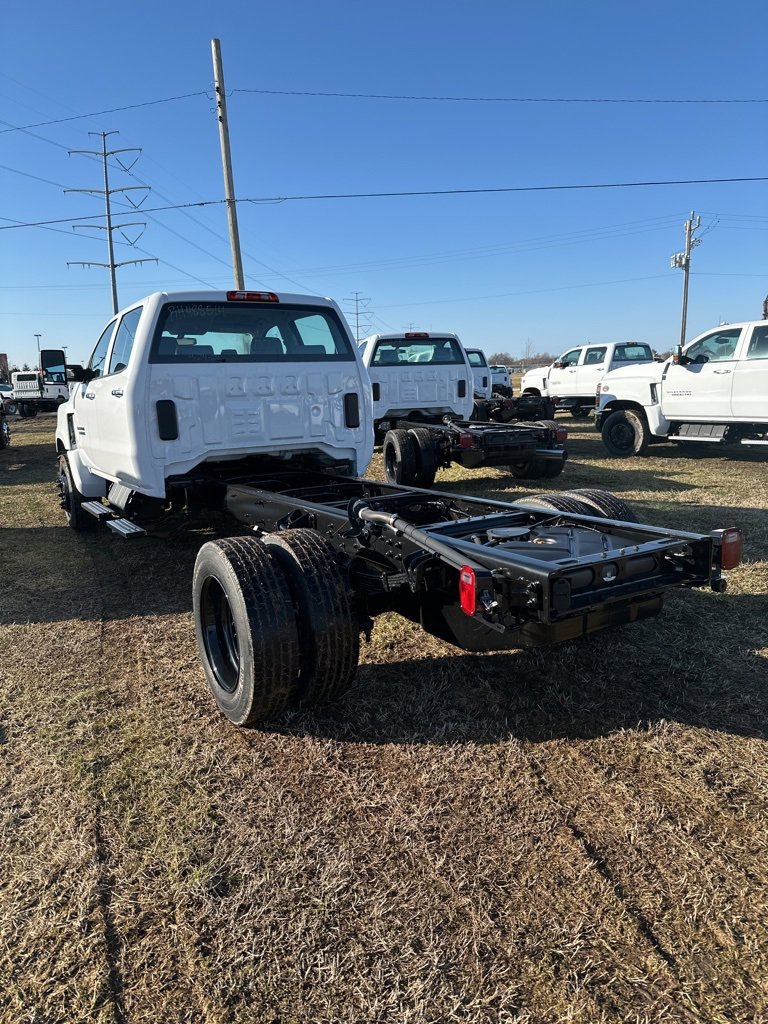 2024 Chevrolet Silverado 6500HD Work Truck photo 4