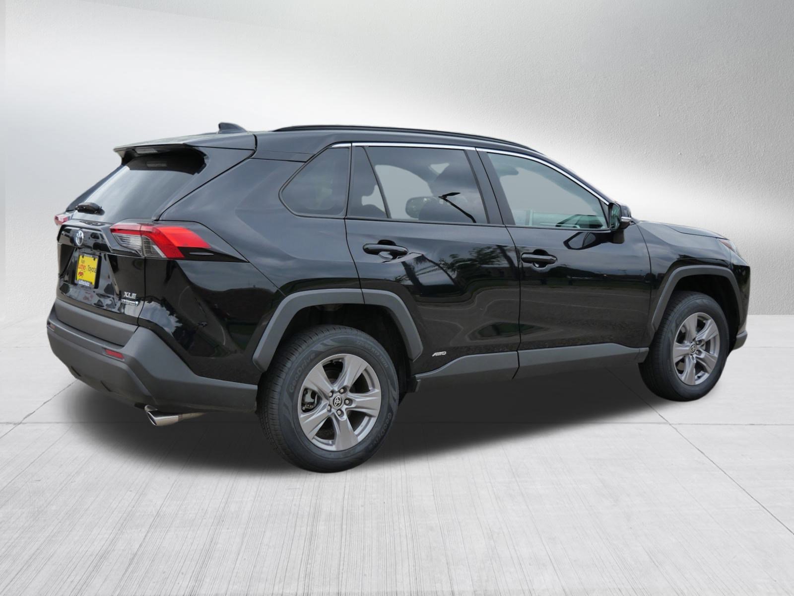 2023 Toyota RAV4 Hybrid XLE photo 6