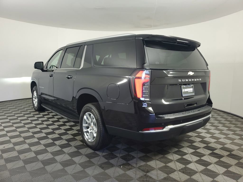 2026 Chevrolet Suburban LS photo 4