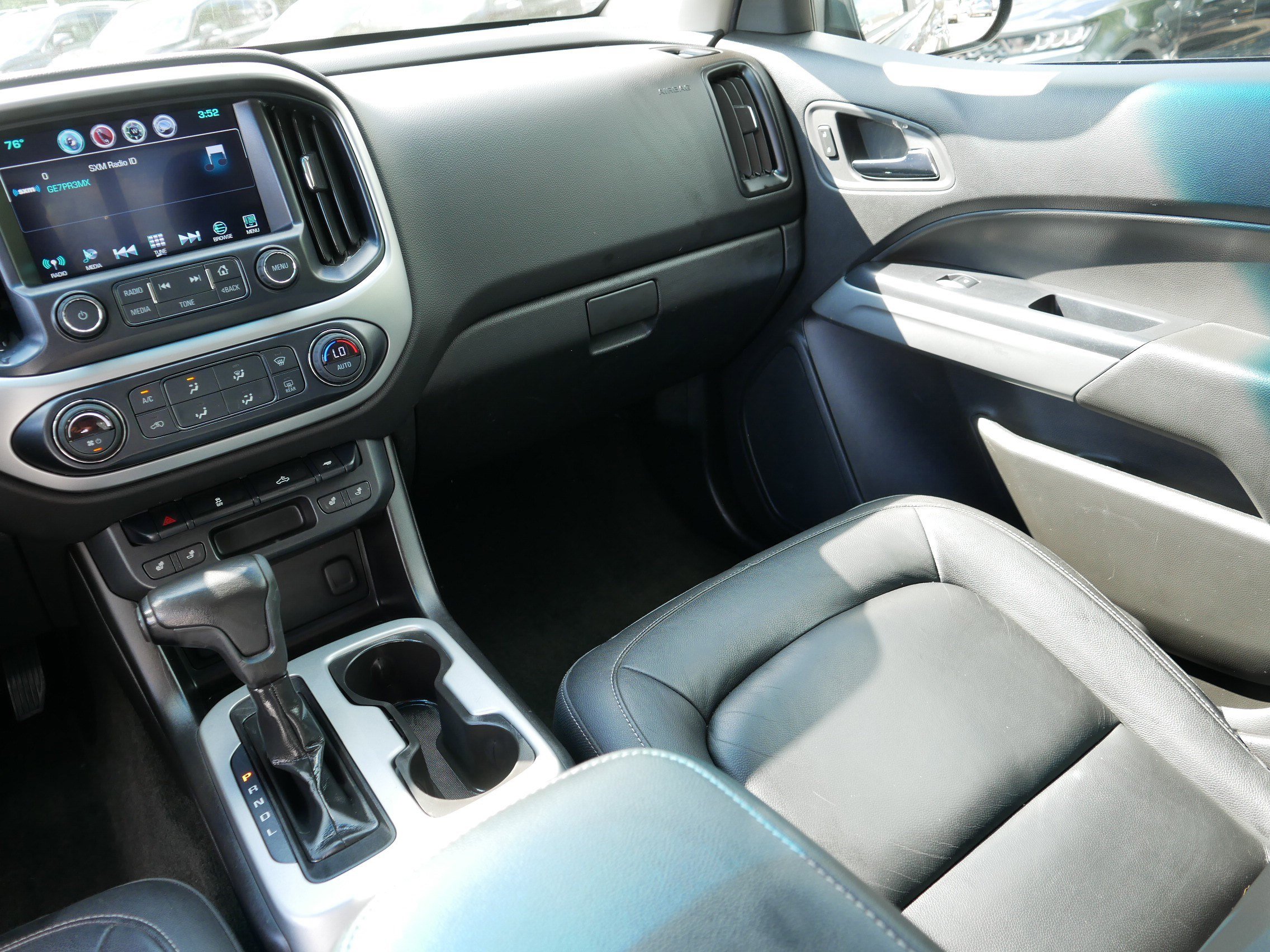 2017 Chevrolet Colorado LT photo 11