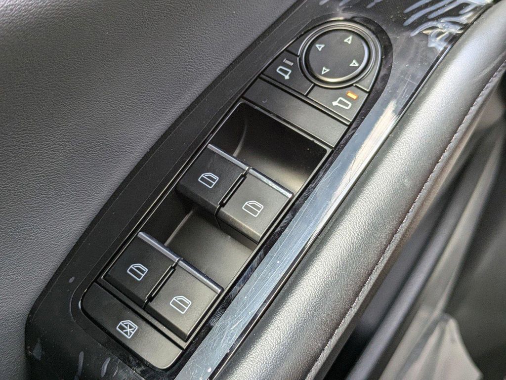 2025 Mazda Mazda3 2.5 Select Sport photo 19