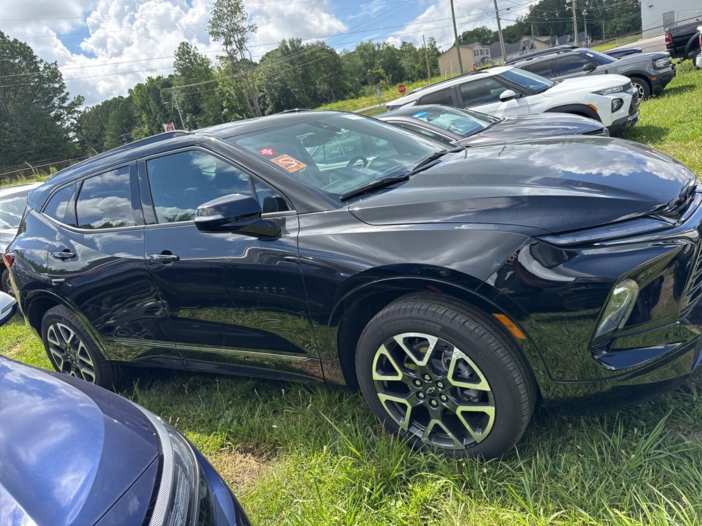 2024 Chevrolet Blazer RS photo 2