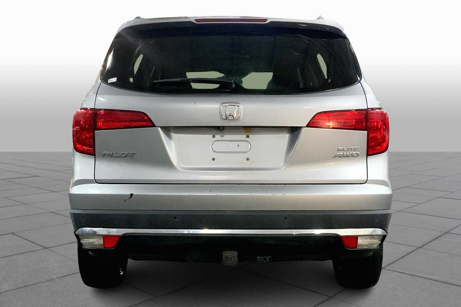 2017 Honda Pilot Elite photo 4