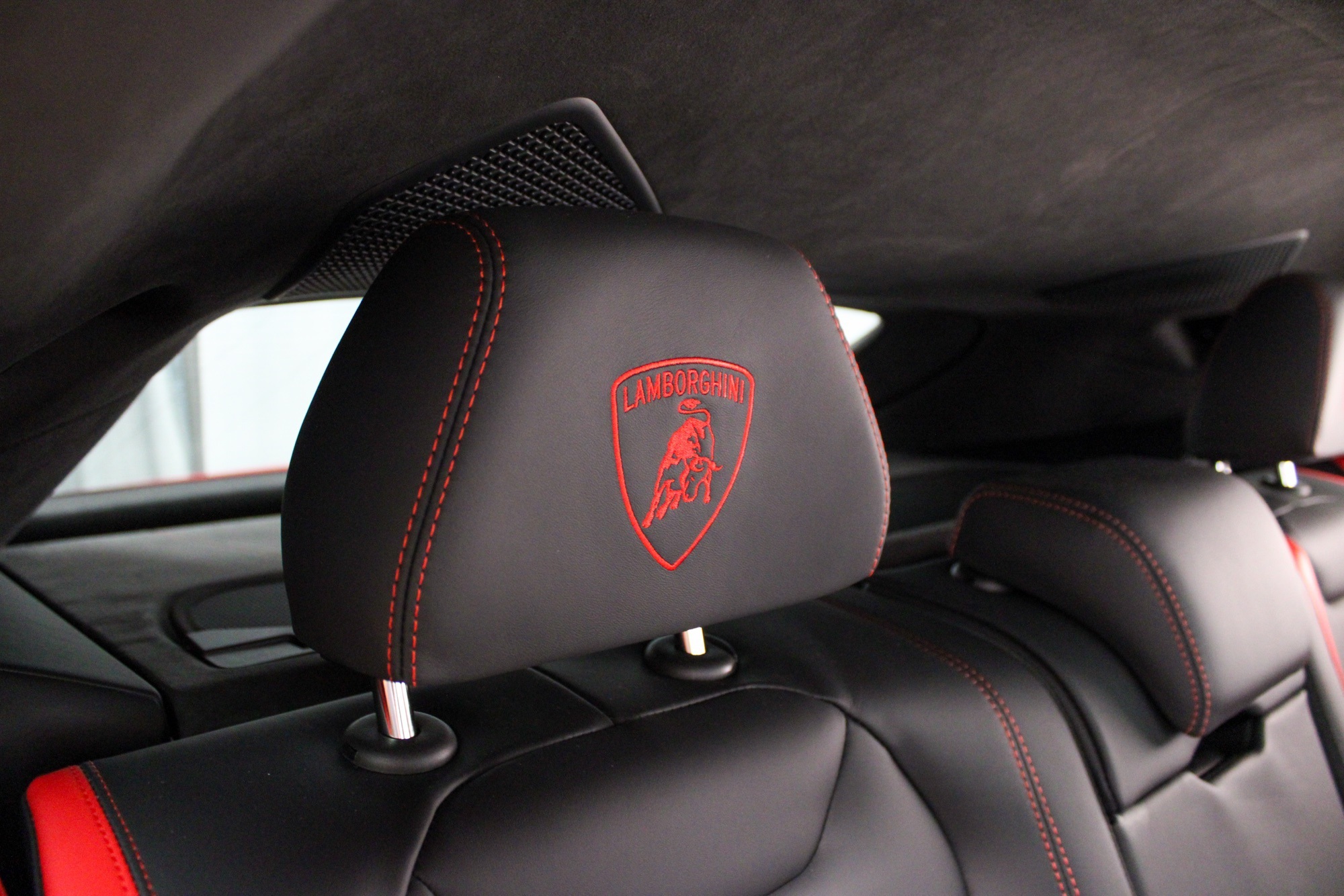 2025 Lamborghini Urus SE photo 35
