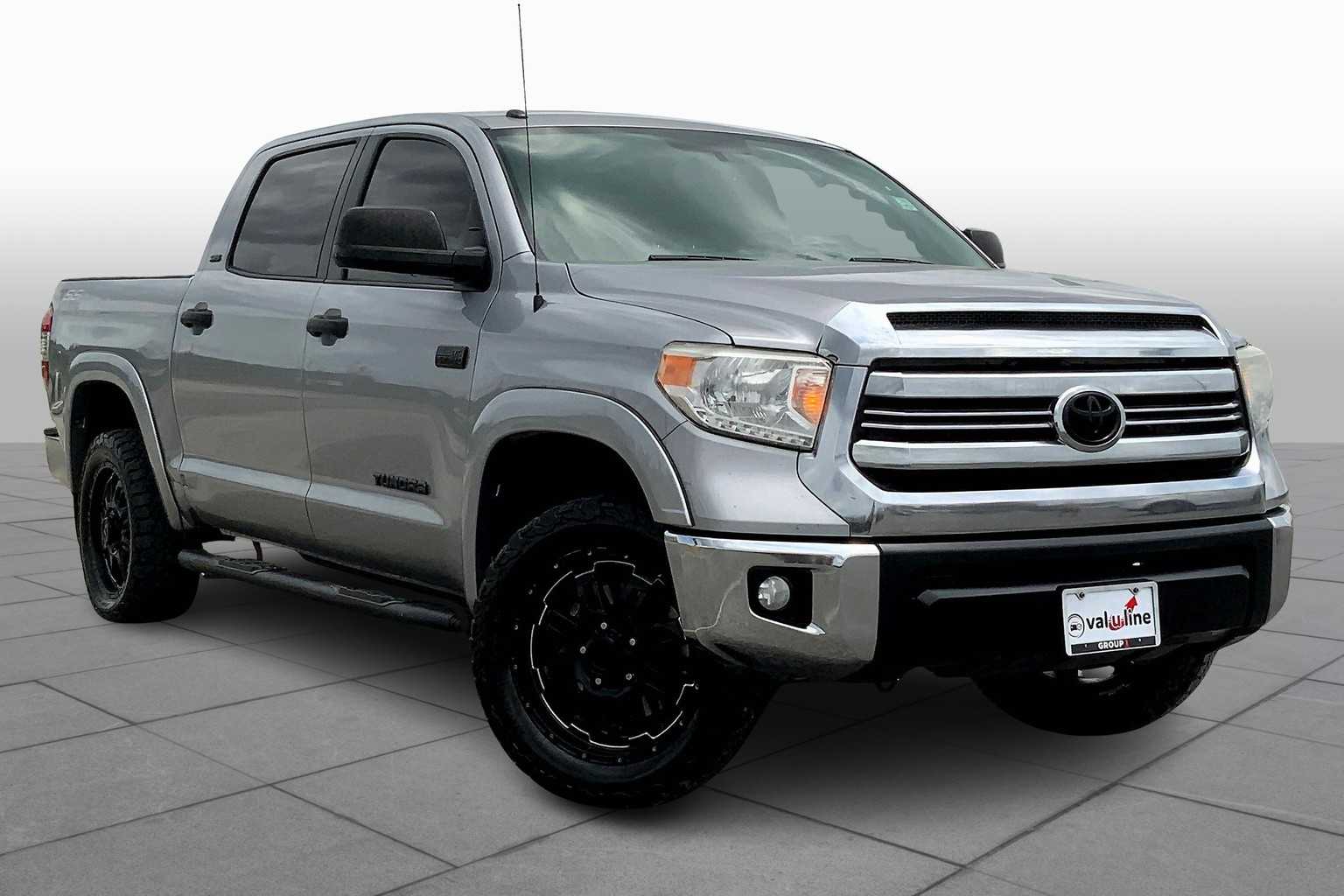 2017 Toyota Tundra SR5 photo 2