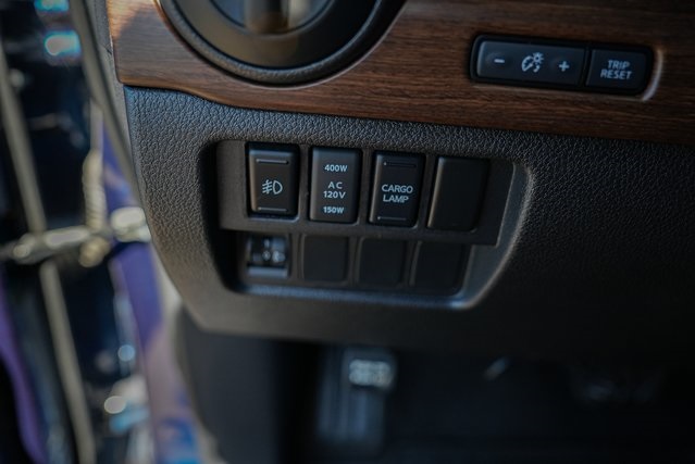 2018 Nissan Titan Platinum Reserve photo 15