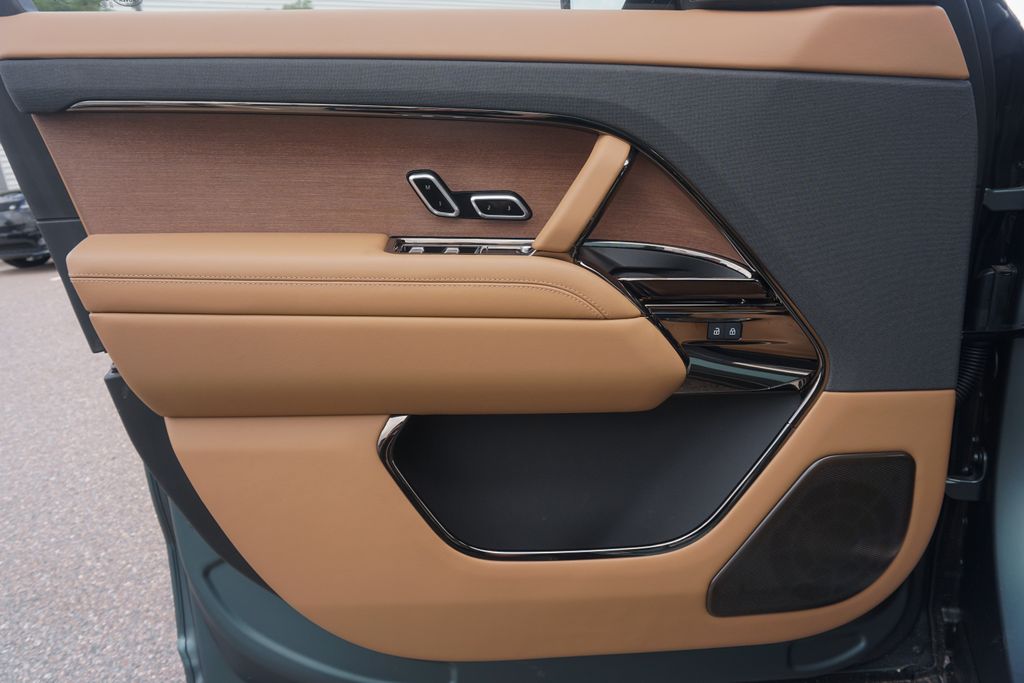 2025 Land Rover Range Rover Sport photo 16