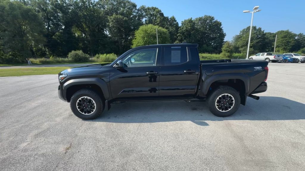 2025 Toyota Tacoma TRD Off-Road photo 5