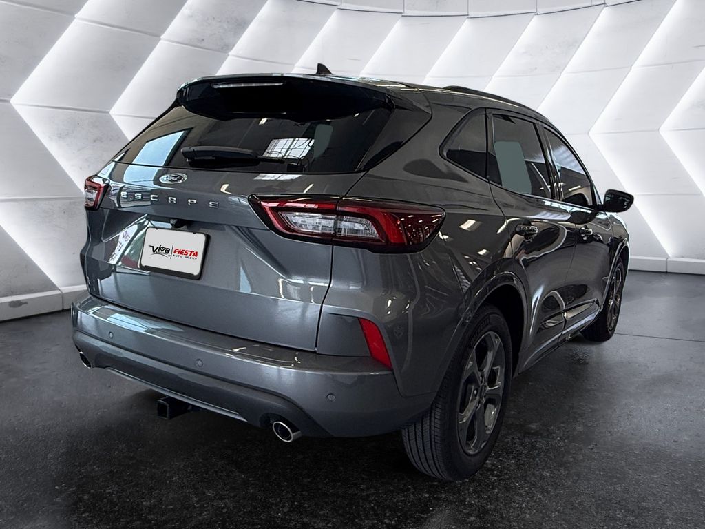 2024 Ford Escape ST-Line photo 4