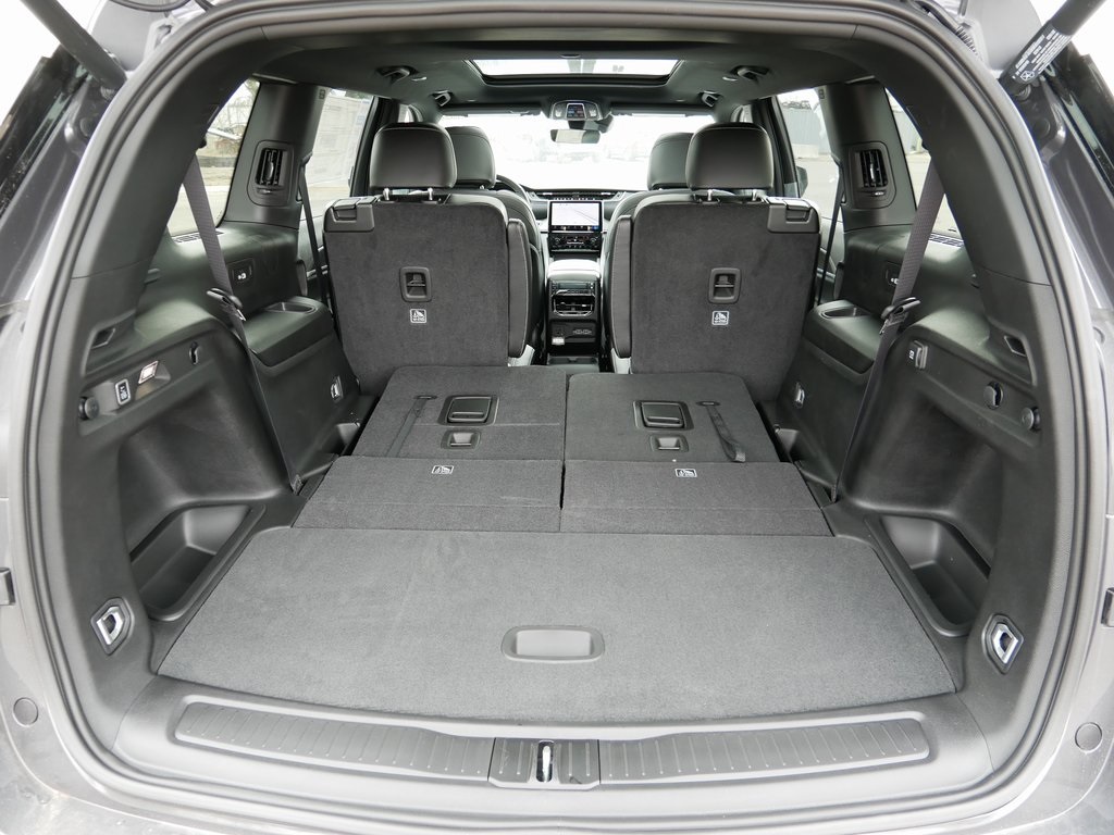 2025 Jeep Grand Cherokee Limited photo 12