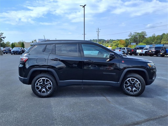 2025 Jeep Compass Trailhawk photo 16
