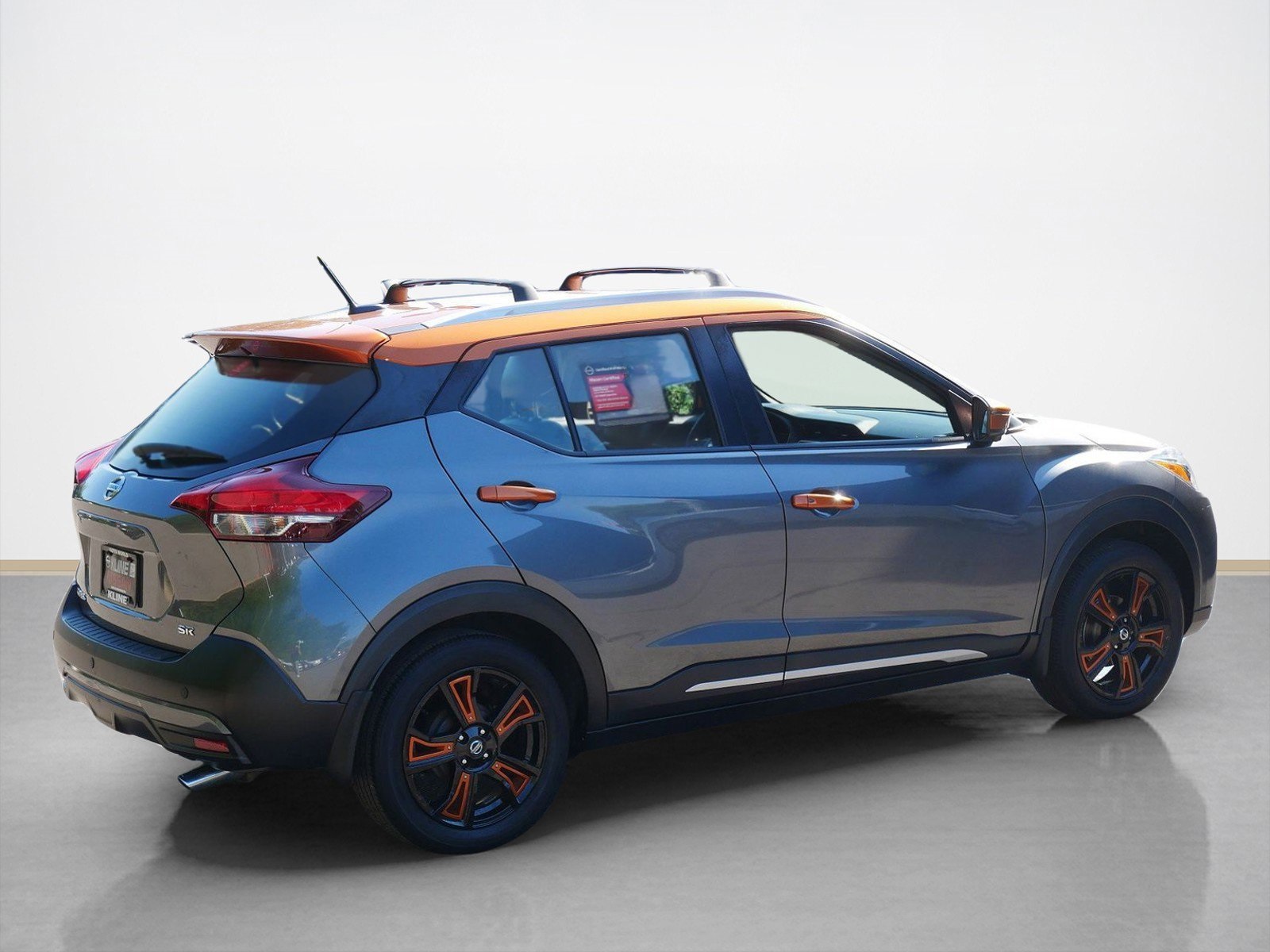 2019 Nissan Kicks SR photo 2