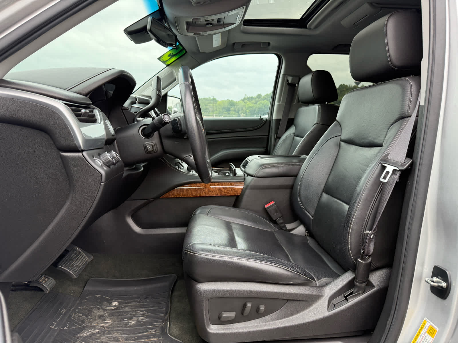 2015 Chevrolet Suburban LTZ photo 4