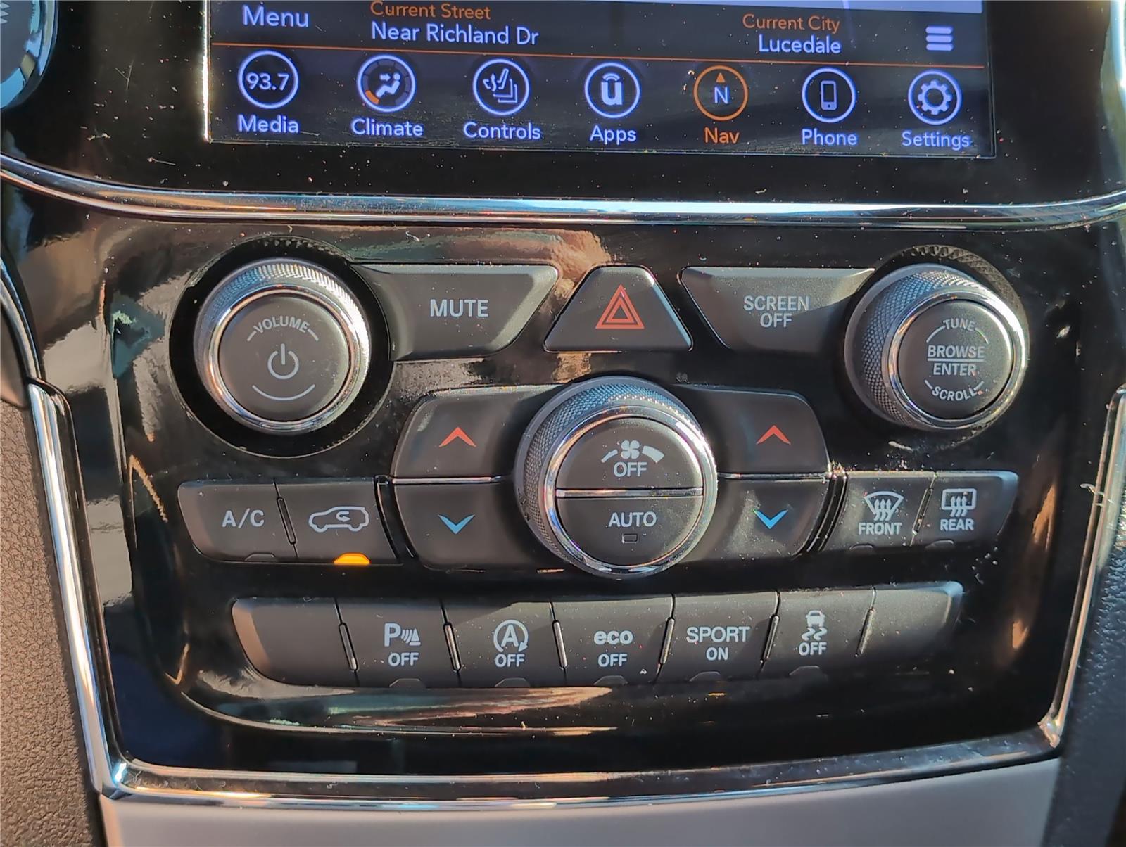 2020 Jeep Grand Cherokee Altitude photo 11