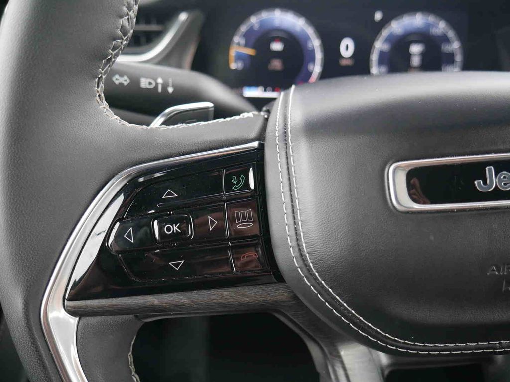 2024 Jeep Grand Cherokee Overland photo 42