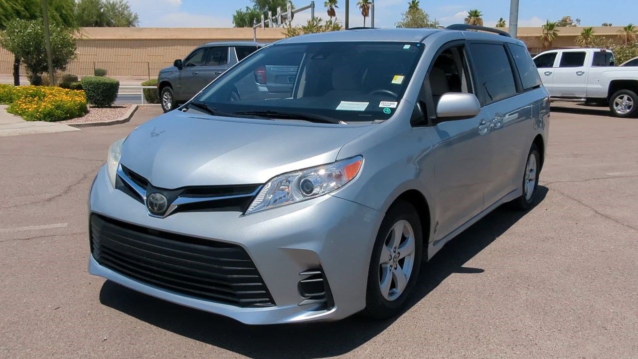 2020 Toyota Sienna LE photo 4