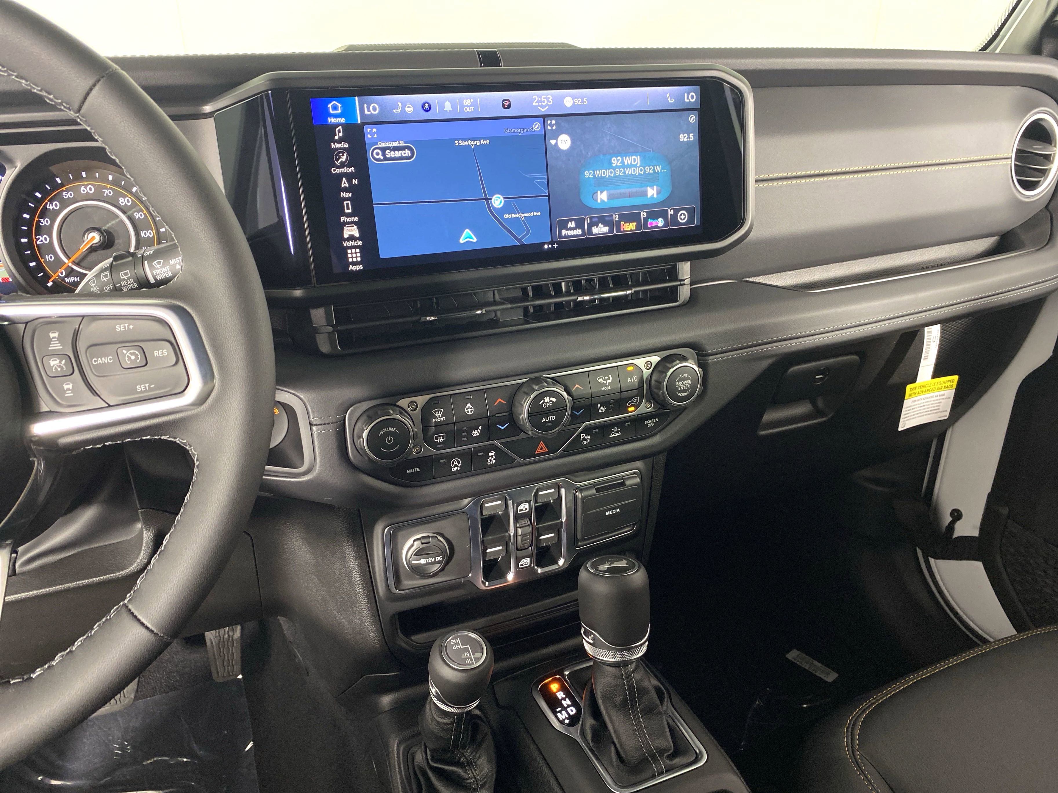 2025 Jeep Wrangler Sahara photo 7