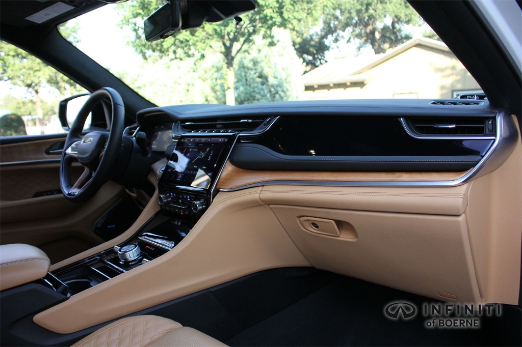 2023 Jeep Grand Cherokee L Summit Reserve photo 18