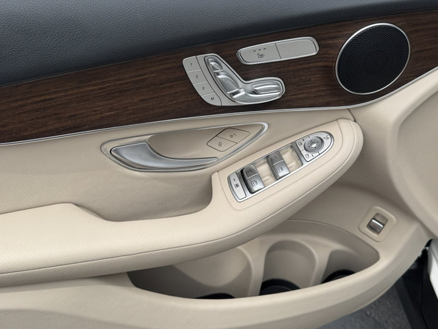 2022 Mercedes Benz GLC 300 photo 19