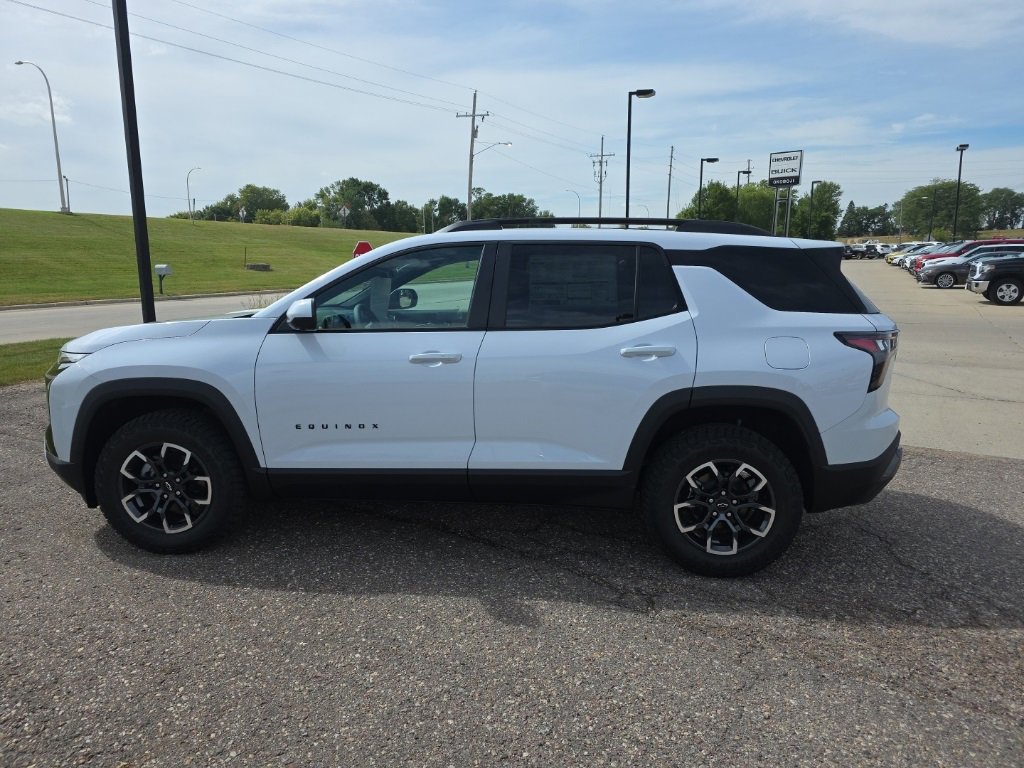2026 Chevrolet Equinox ACTIV photo 2