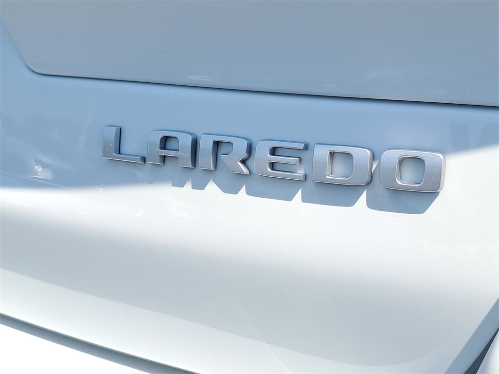 2025 Jeep Grand Cherokee Laredo photo 4