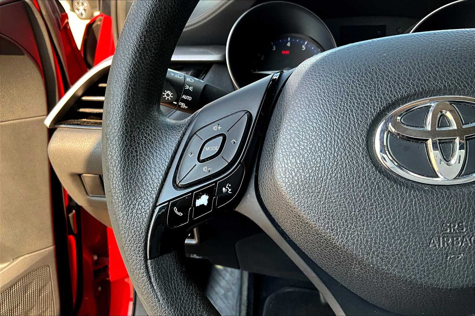 2020 Toyota C-HR LE photo 21
