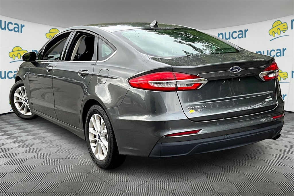 2020 Ford Fusion SE photo 4