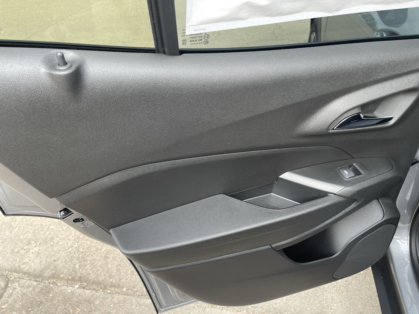 2025 Chevrolet Trax LT photo 12