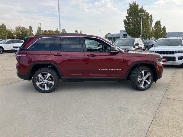 2025 Jeep Grand Cherokee Limited photo 3