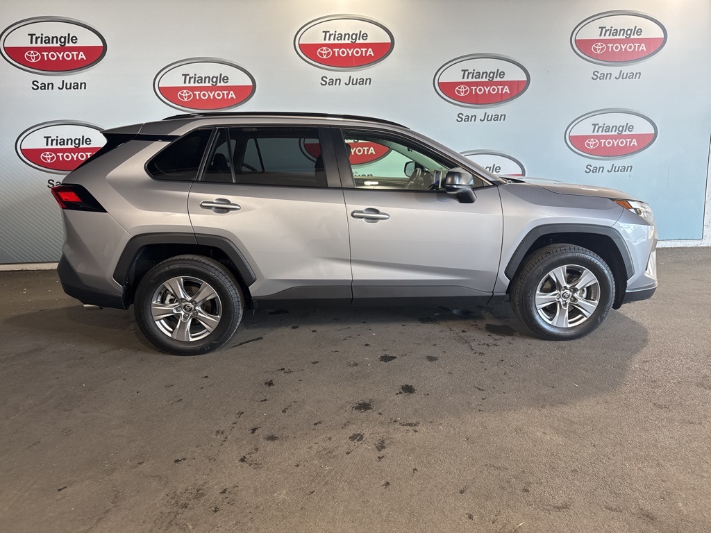 2023 Toyota RAV4 Hybrid LE photo 4