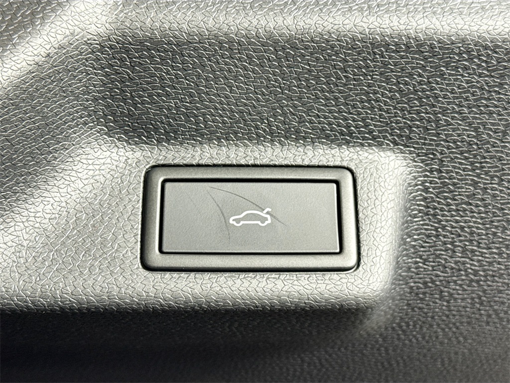 2025 Volkswagen ID. Buzz Pro Plus photo 22