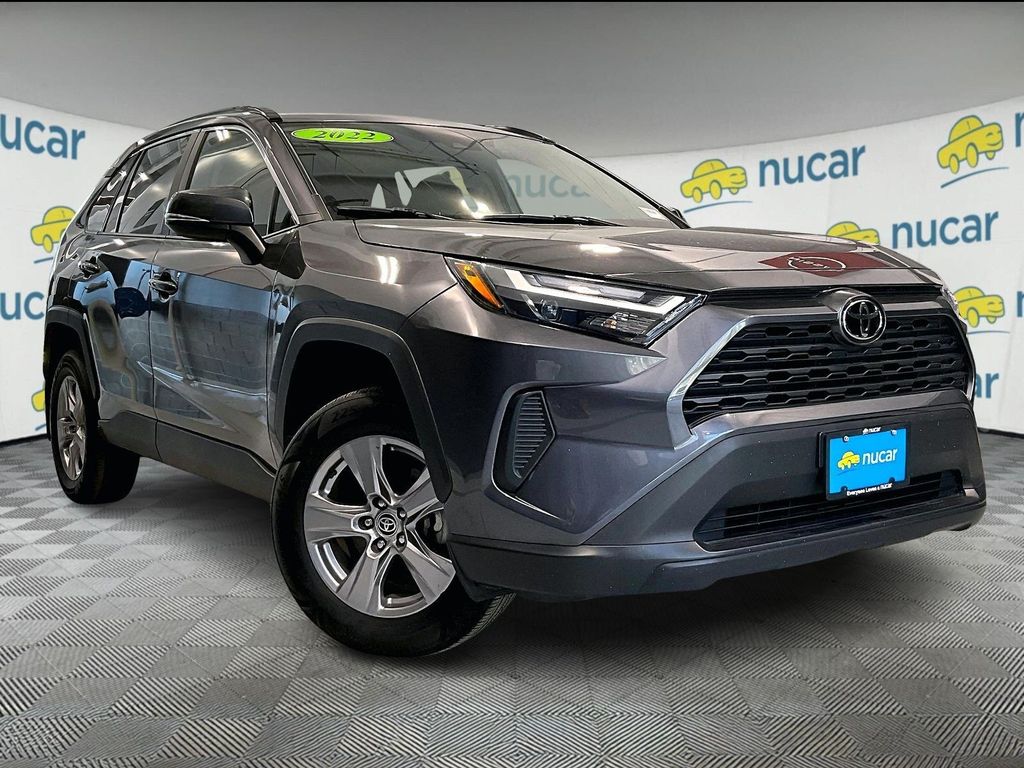 2022 Toyota RAV4 XLE's photo