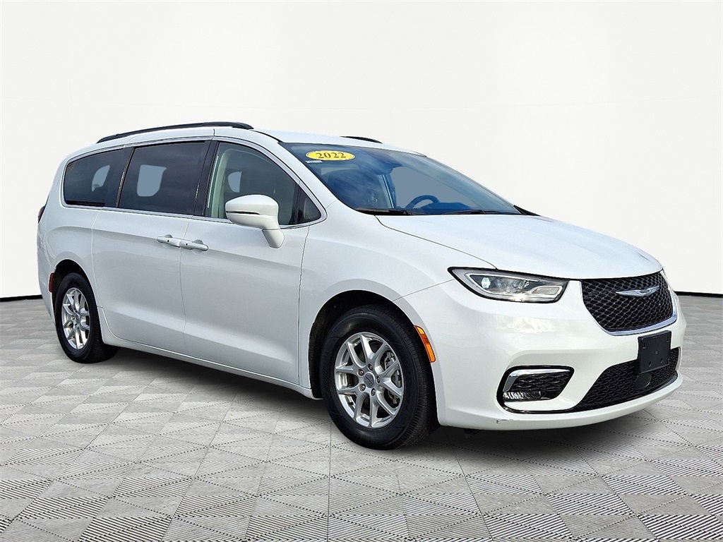 2022 Chrysler Pacifica Touring L's photo