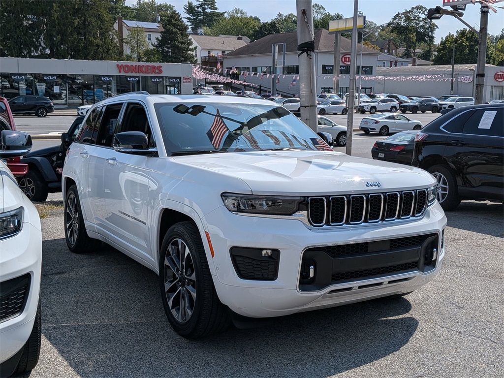 2022 Jeep Grand Cherokee Overland photo 3