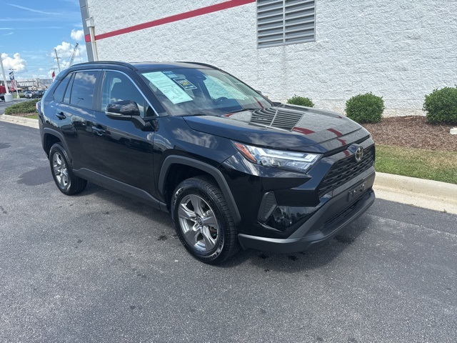 2024 Toyota RAV4 XLE photo 2