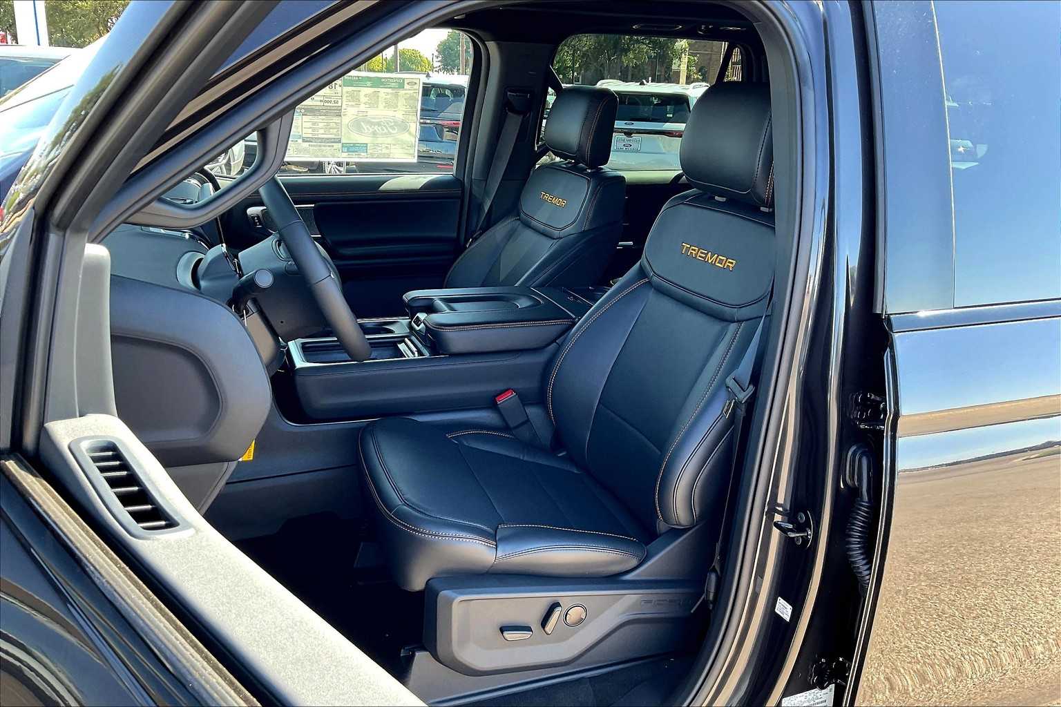 2025 Ford Expedition photo 9