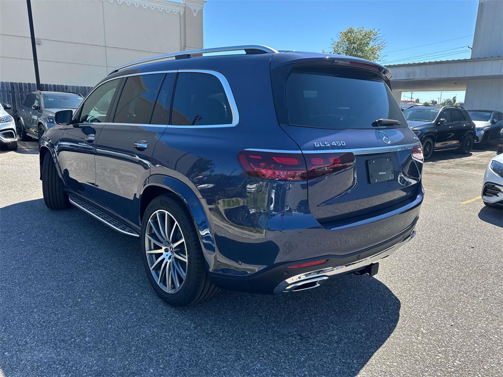 2026 Mercedes Benz GLS 450 4MATIC photo 4